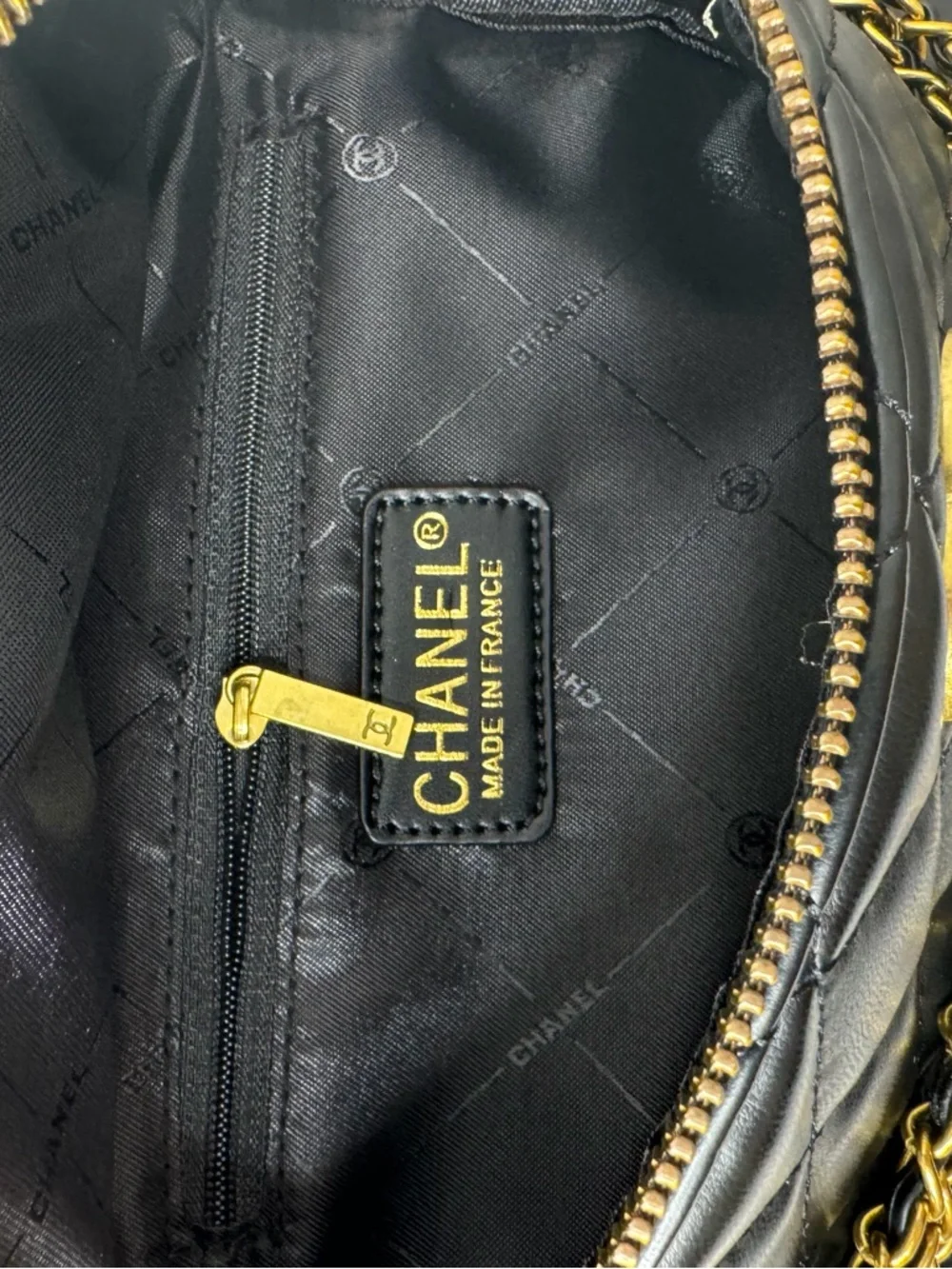 CHANEL MAKEUP BAG GWP - Picture 5 of 10